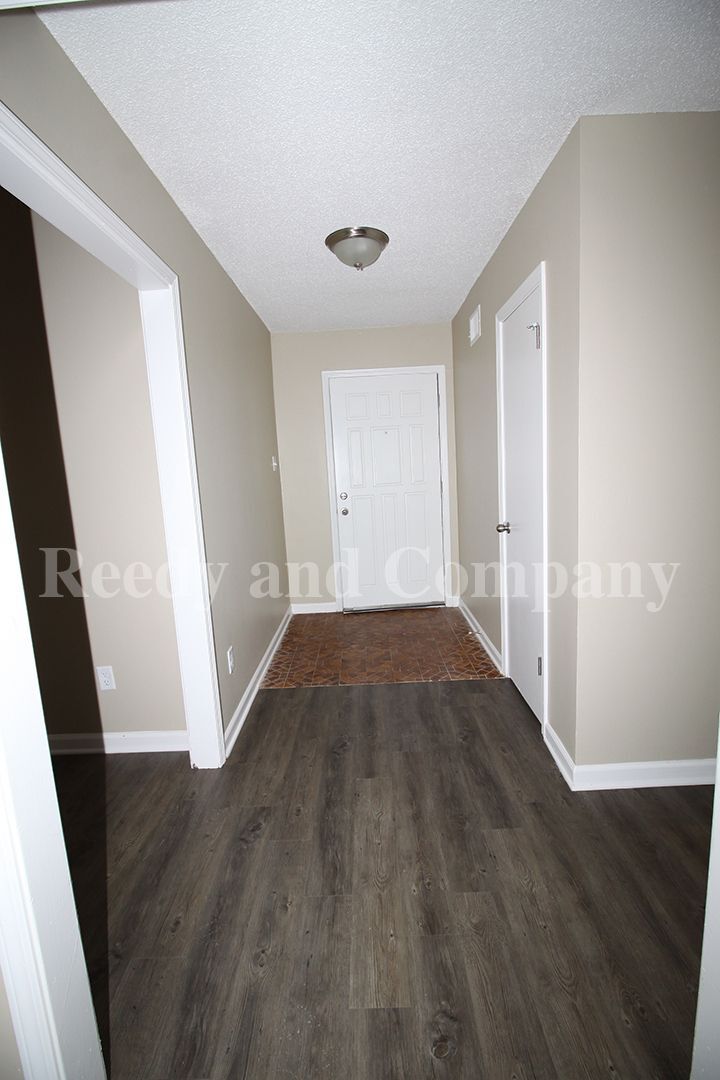 Building Photo - 6363 Thistlebrook Dr