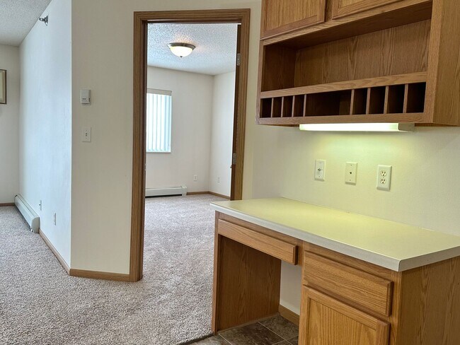 Building Photo - 2 Bedroom 2 Bath - South Fargo - April 1st
