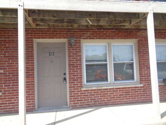 Primary Photo - 1340 N Main St