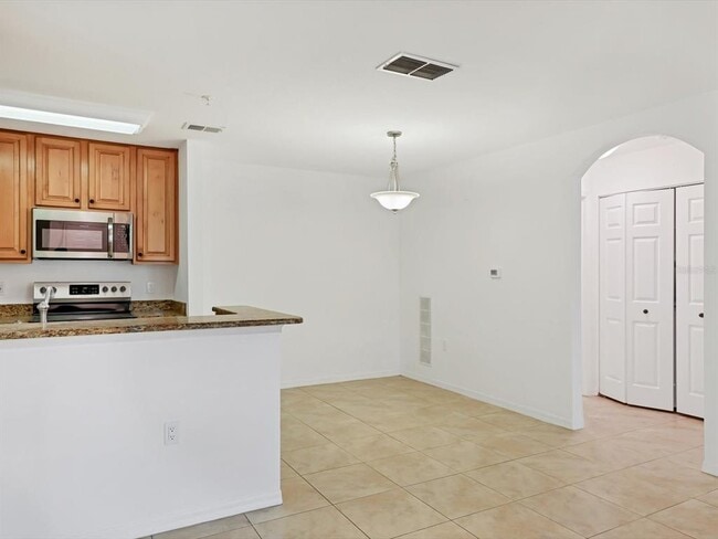 Building Photo - 8933 Manor Loop