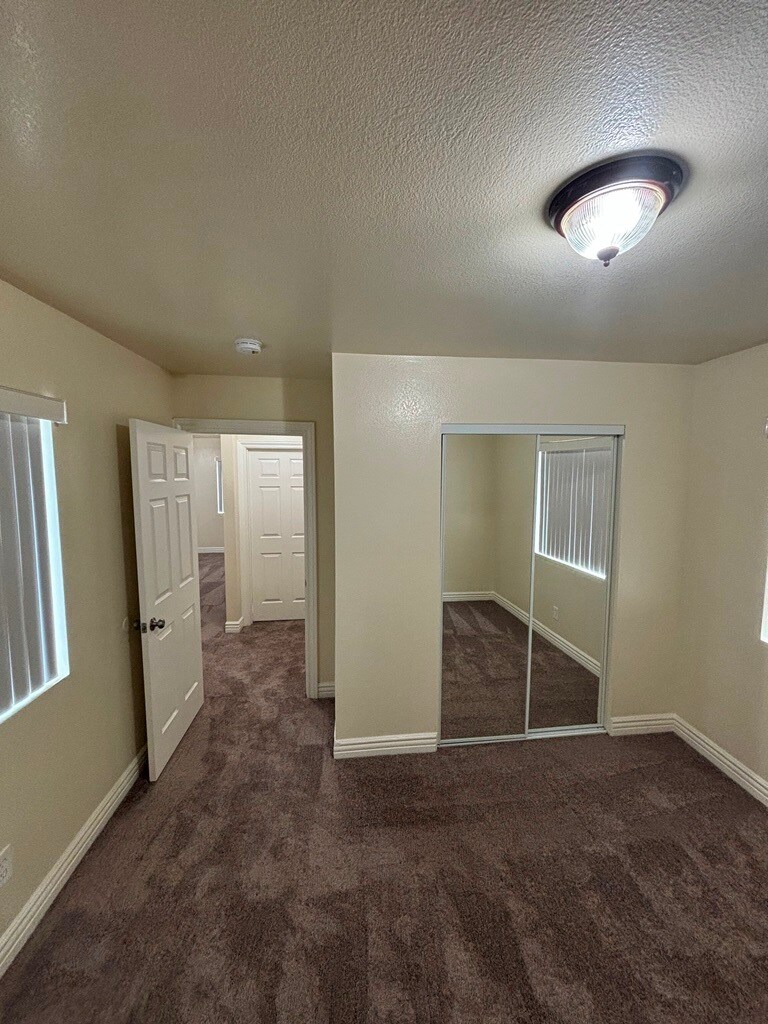 Building Photo - 1602 E 92nd St