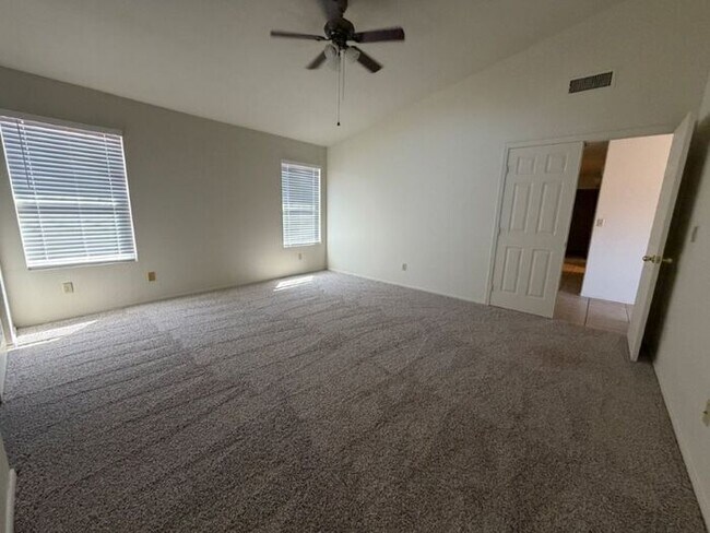 Building Photo - 15435 S 44th Way