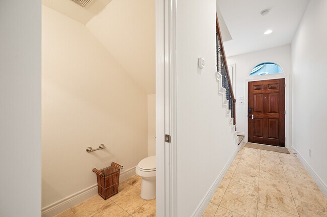 Building Photo - 2202 Hilshire Terrace Ct