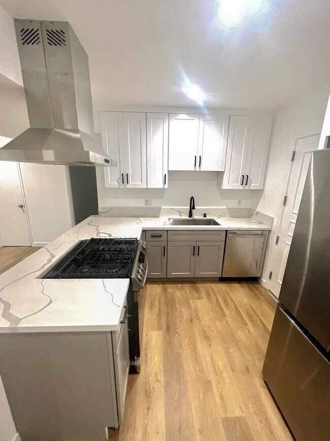 Building Photo - 10223 Dixon Ave S