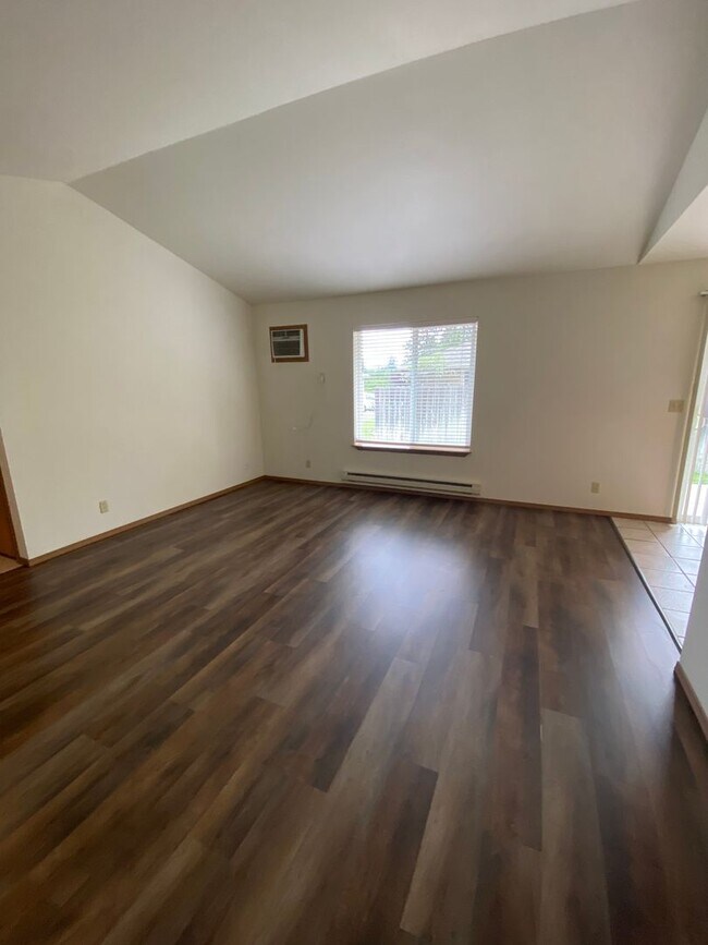 Building Photo - Canfield Court Condo (APP#170)