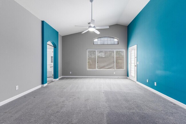 Building Photo - 2313 W Straight Arrow Ln