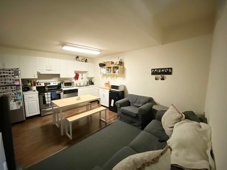 Building Photo - 546 Columbus Ave