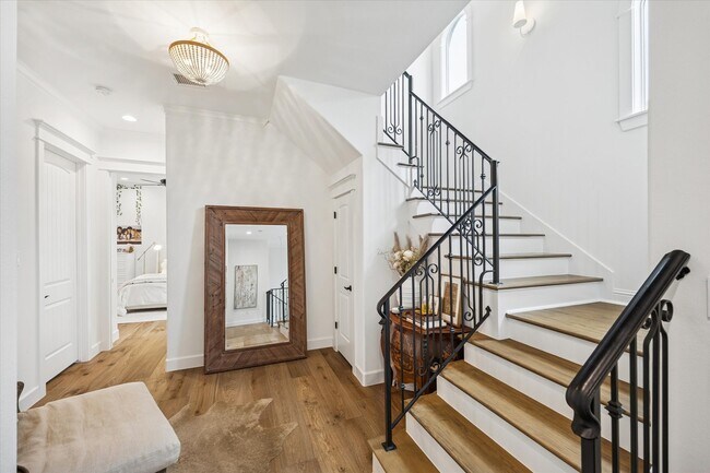 Building Photo - 2031 Sheridan St