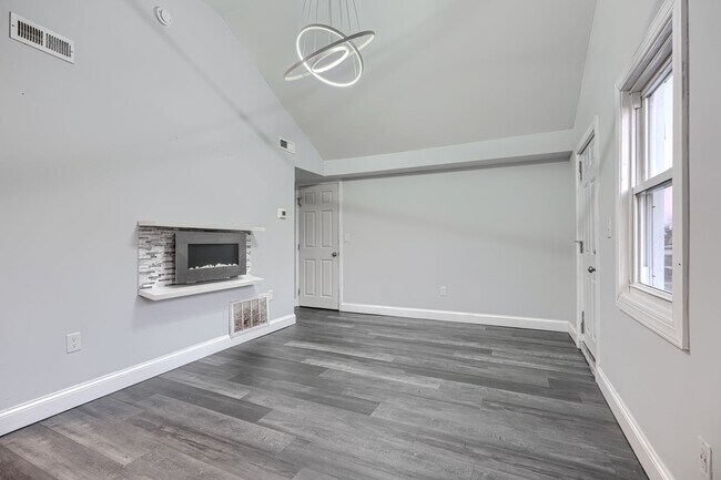 Building Photo - 4012 Fernhill Ave