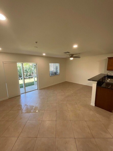 Building Photo - 5269 SE Jennings Ln