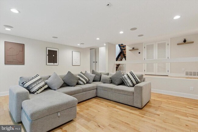 Building Photo - 1220 Valley Rd