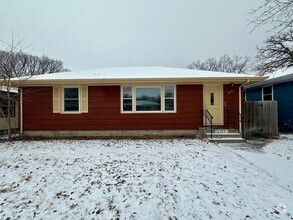 Building Photo - Amazing 4 Bedroom 1 Bathroom Home in Minne...