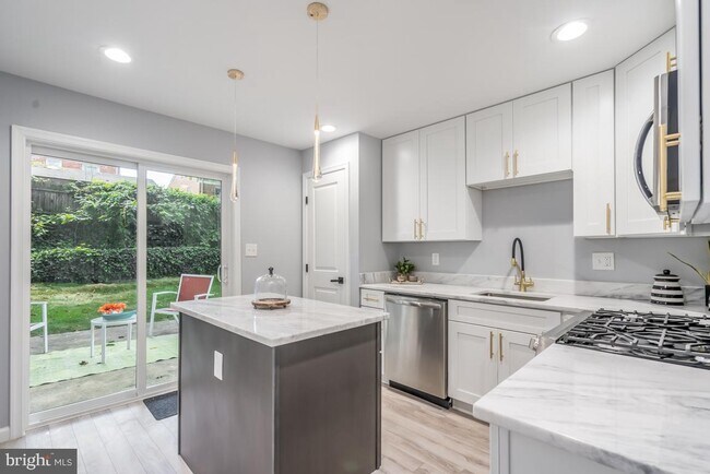 Building Photo - 4725 B St SE