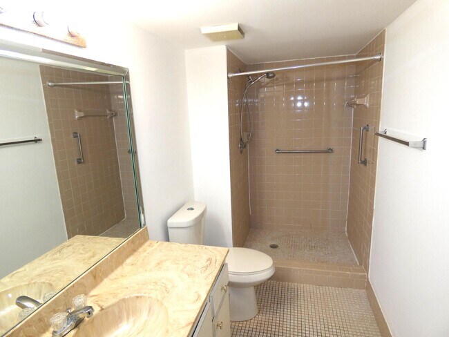 Building Photo - 357 N Rock Island Rd