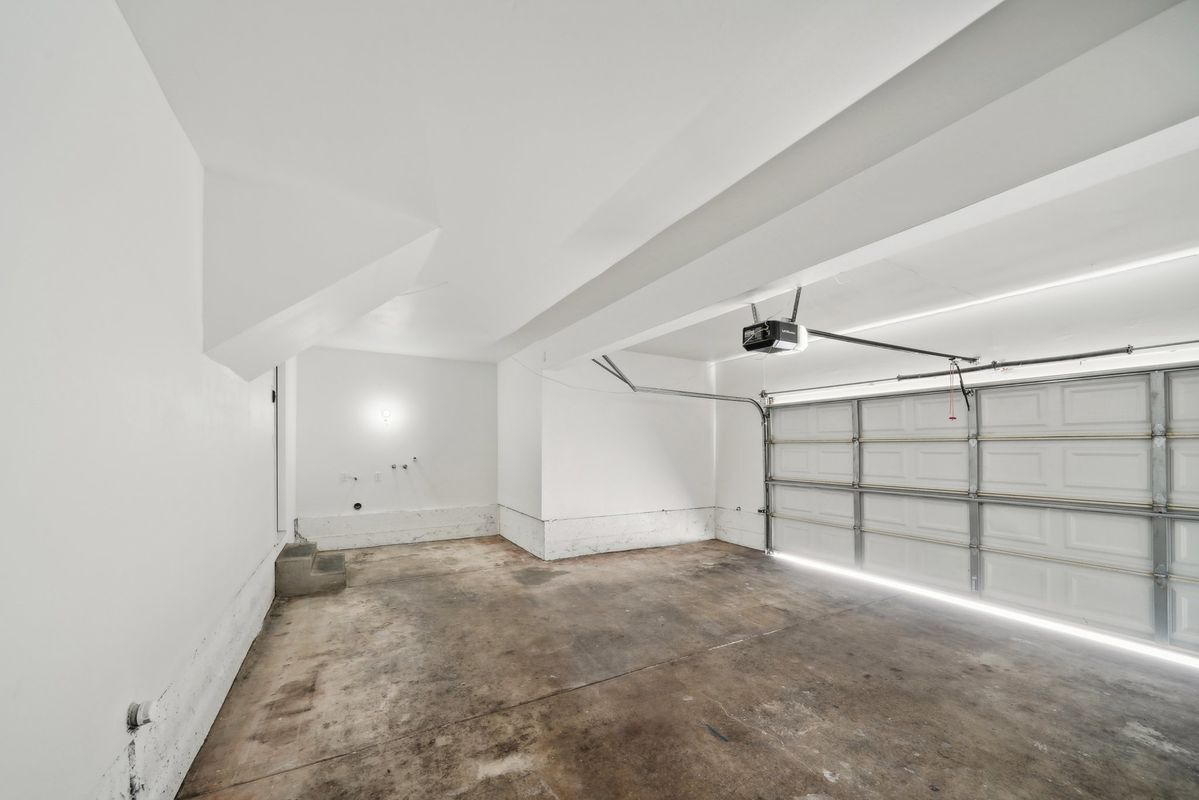Building Photo - 3122 Triumph Ln