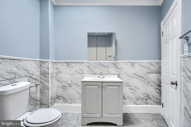 Building Photo - 2533 W Lombard St