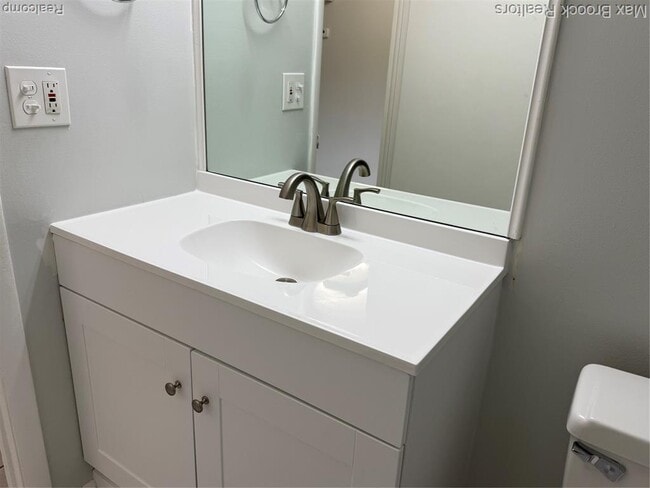 Building Photo - 7422 Azalea Ct