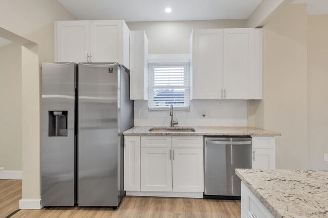 Building Photo - 3101 S Clarkson St