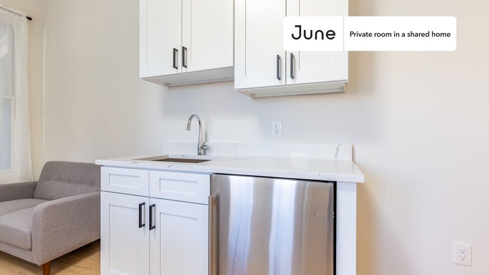 Building Photo - Room in Shared 2 bed/2.5 bath home in Columbia Heights