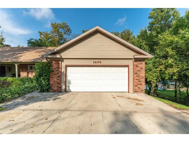 Building Photo - 1409 Hoot Lake Dr