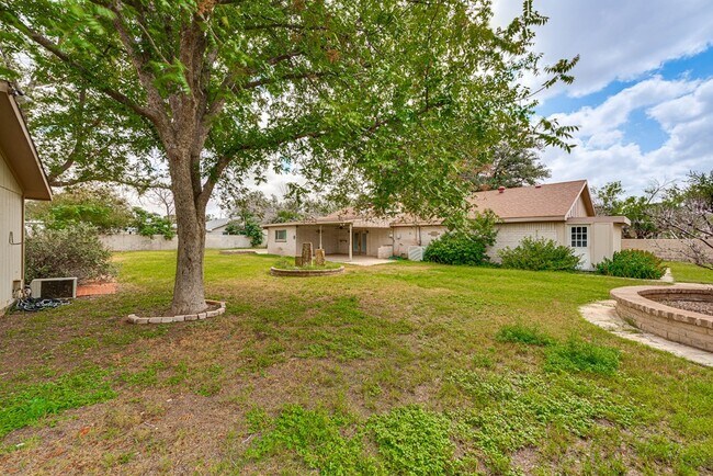 Building Photo - 6209 Glenhaven Dr
