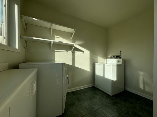 Building Photo - 3 Bedroom 2 Full Bath Plus Office Renovated Victorian Style Family Home Available Mid December!!