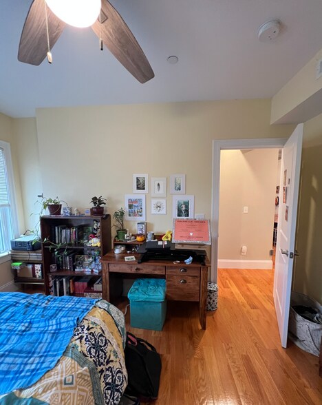 Building Photo - 118 Holland St