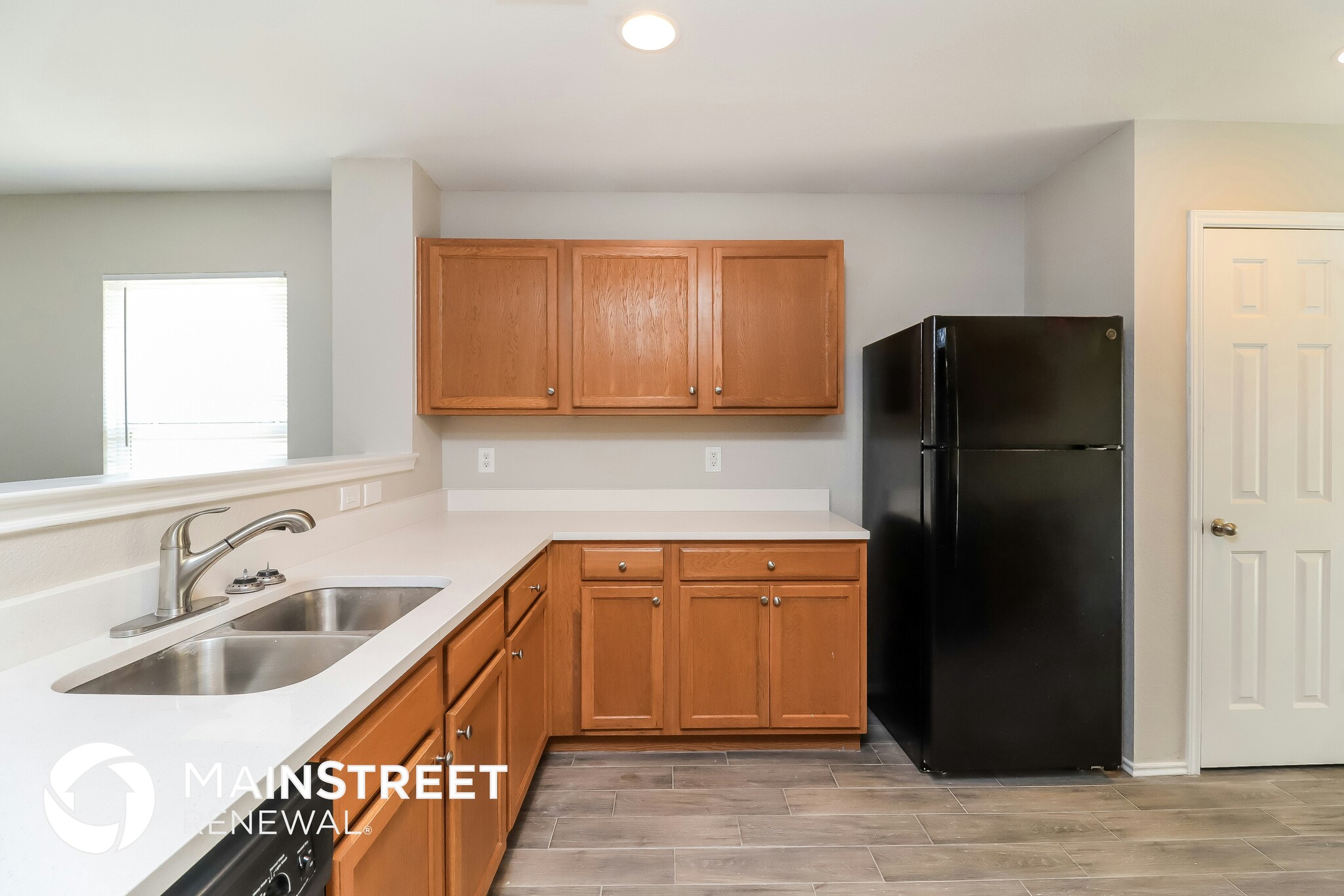 Building Photo - 212 Cres Ridge Dr