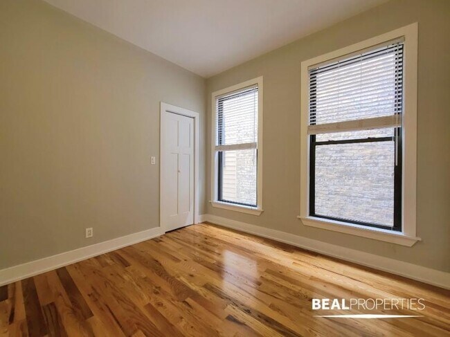 Building Photo - 3 bedroom in CHICAGO IL 60657