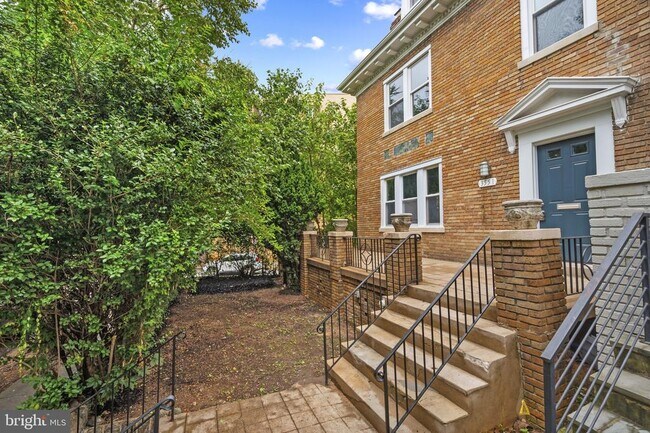 Building Photo - 3551 Hertford Pl NW
