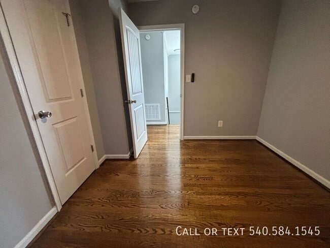 Building Photo - 449 Missimer Ln