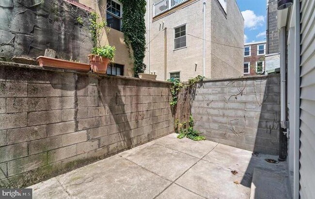 Building Photo - 1112 E Moyamensing Ave