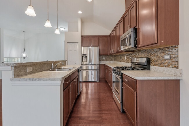 Building Photo - 2528 Dunraven Ave