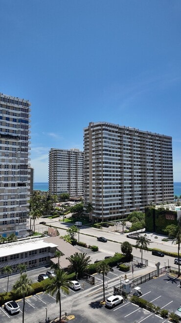 Building Photo - 2049 S Ocean Dr