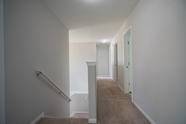 Building Photo - 418 Huntington Dr