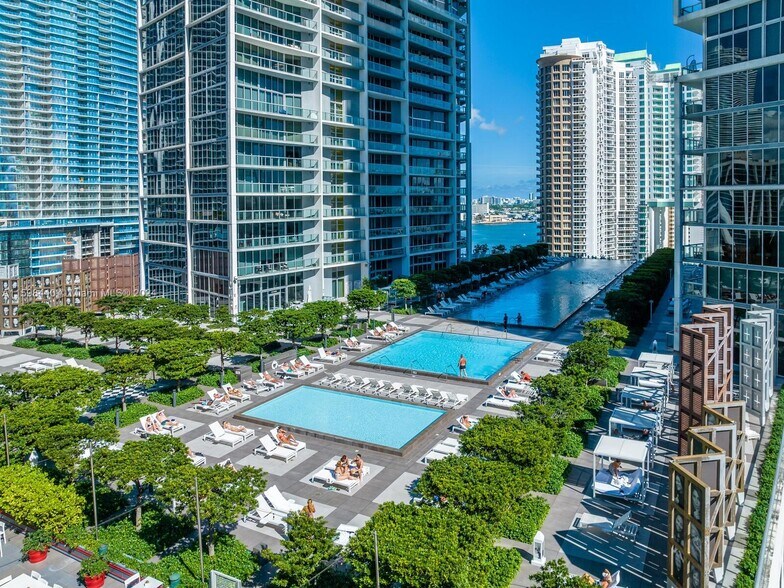 Amenities - 475 Brickell Ave