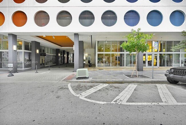 Building Photo - 500 Brickell Ave