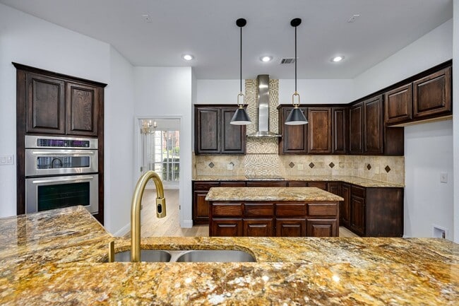 Building Photo - 12309 Pleasant Hill Ct