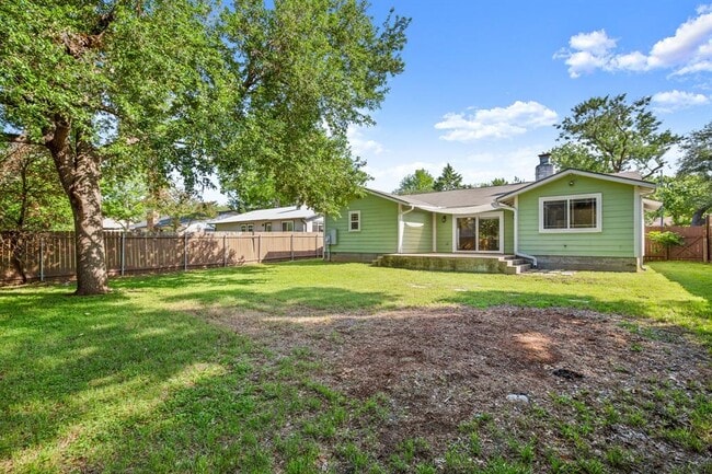 Building Photo - 2401 Stone River Dr
