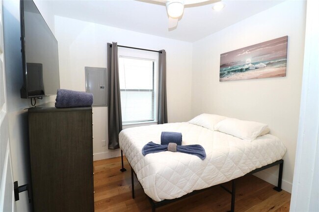 Building Photo - 5506 Avenue Q