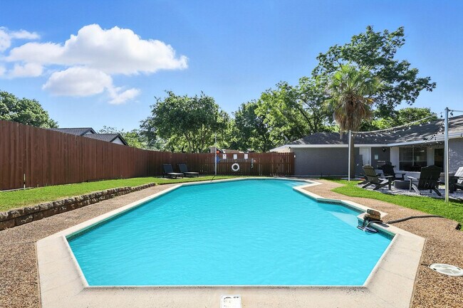 Building Photo - 1231 Springbrook Cir