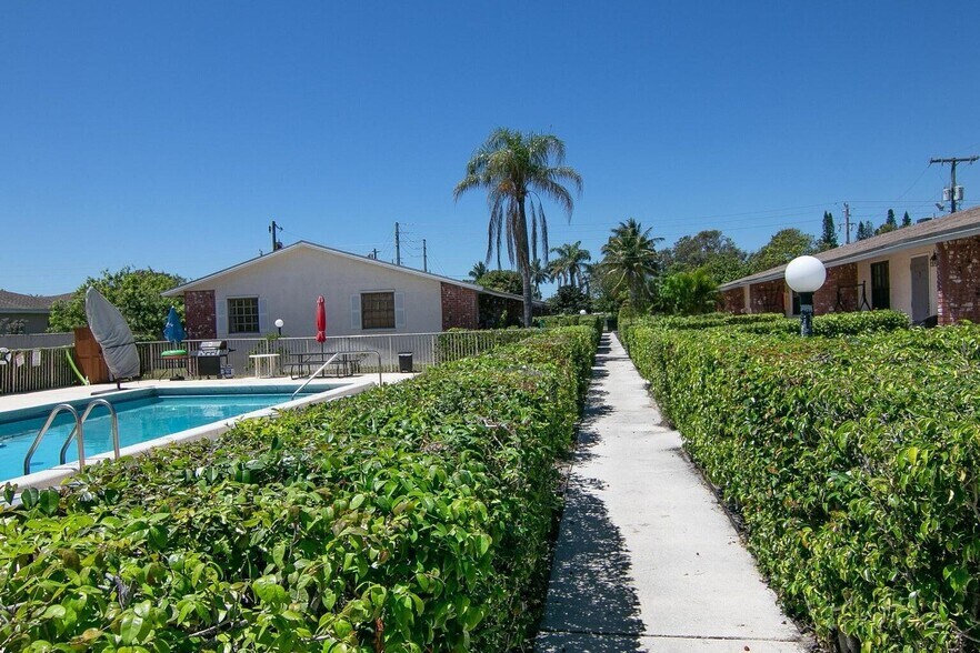 2206 NE 4th St 2206 NE 4th St - 2206 Ne 4th St Boynton Beach Fl Primary Photo 