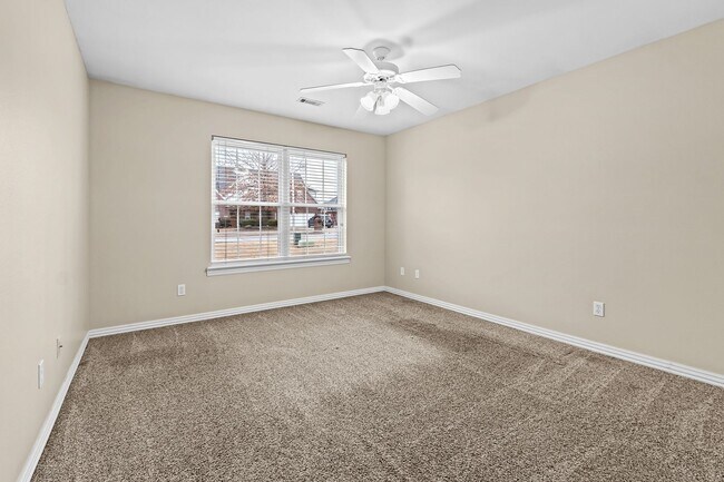 Building Photo - Beautiful and Spacious Home!