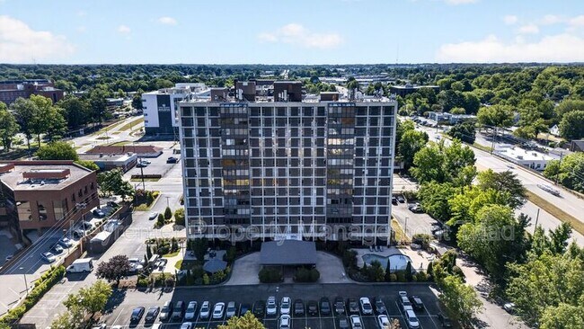 Building Photo - 1101 N Elm St