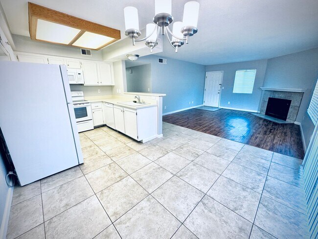 Building Photo - A Cozy 2 bedroom 2 bathroom with patio dow...