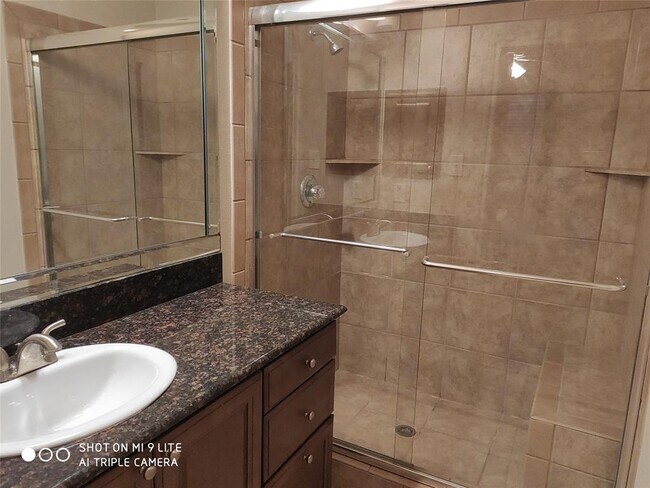 Building Photo - 2255 Braeswood Park Dr