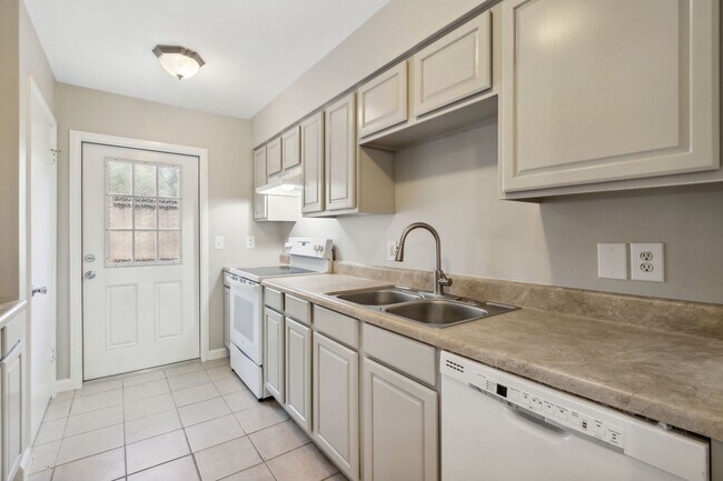 Building Photo - Mariners Walk - Easy walk to the beach