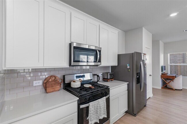 Building Photo - 123 Alset Dr