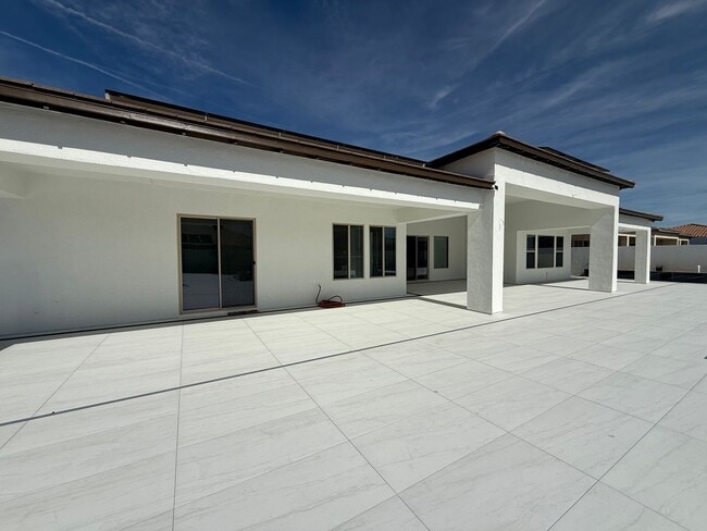 Building Photo - Stonebrook Estates-3 Bedrooms, 3351 SQFT of Luxury & Entertainment