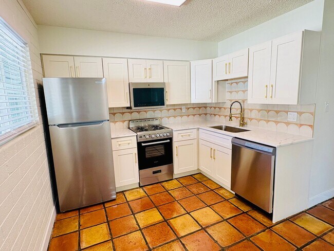 Building Photo - 817 S Melody Ln